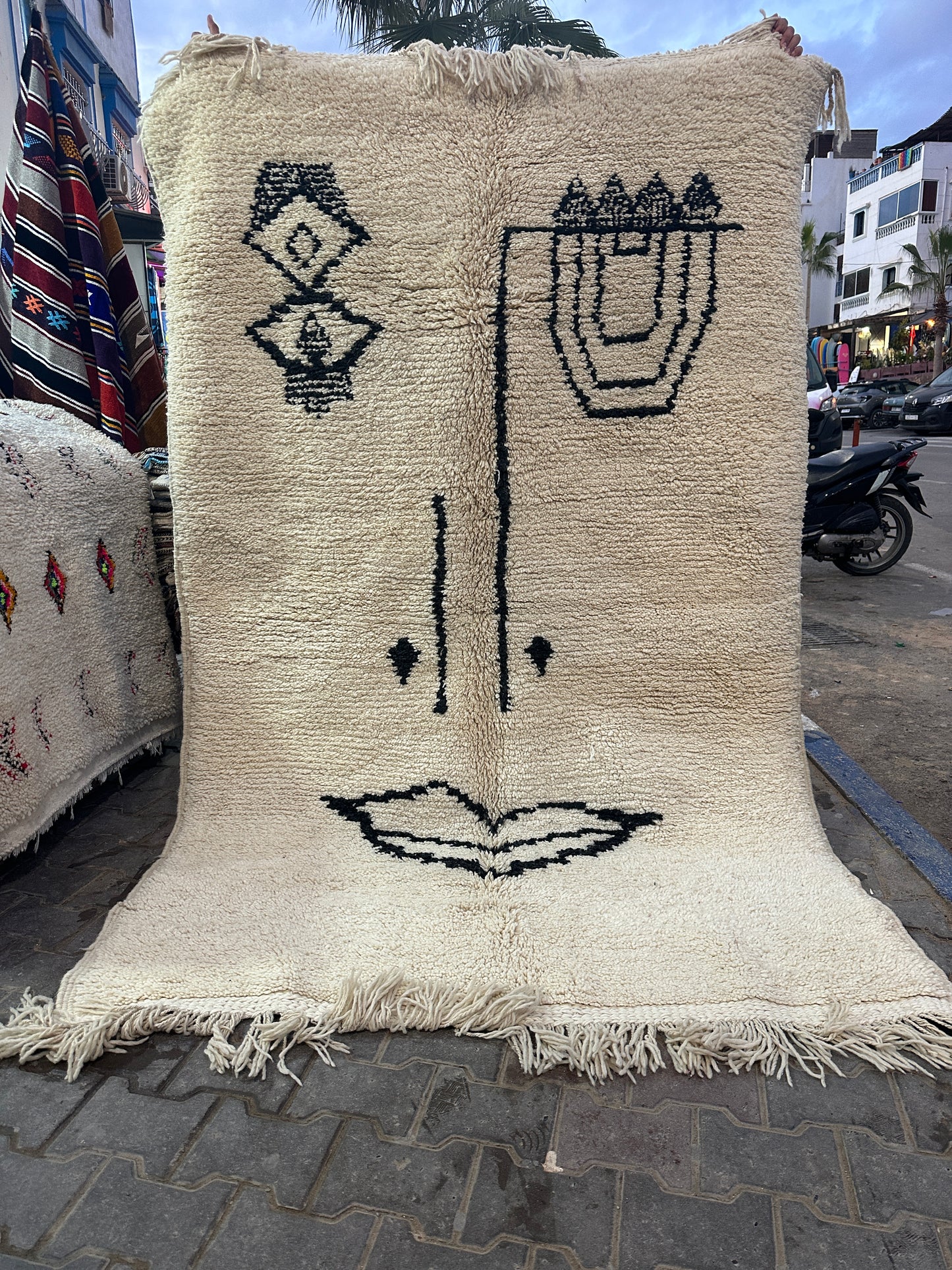 Beni Ouarain Rug size 250 x 150 cm || 8.2 x 4.92 ft