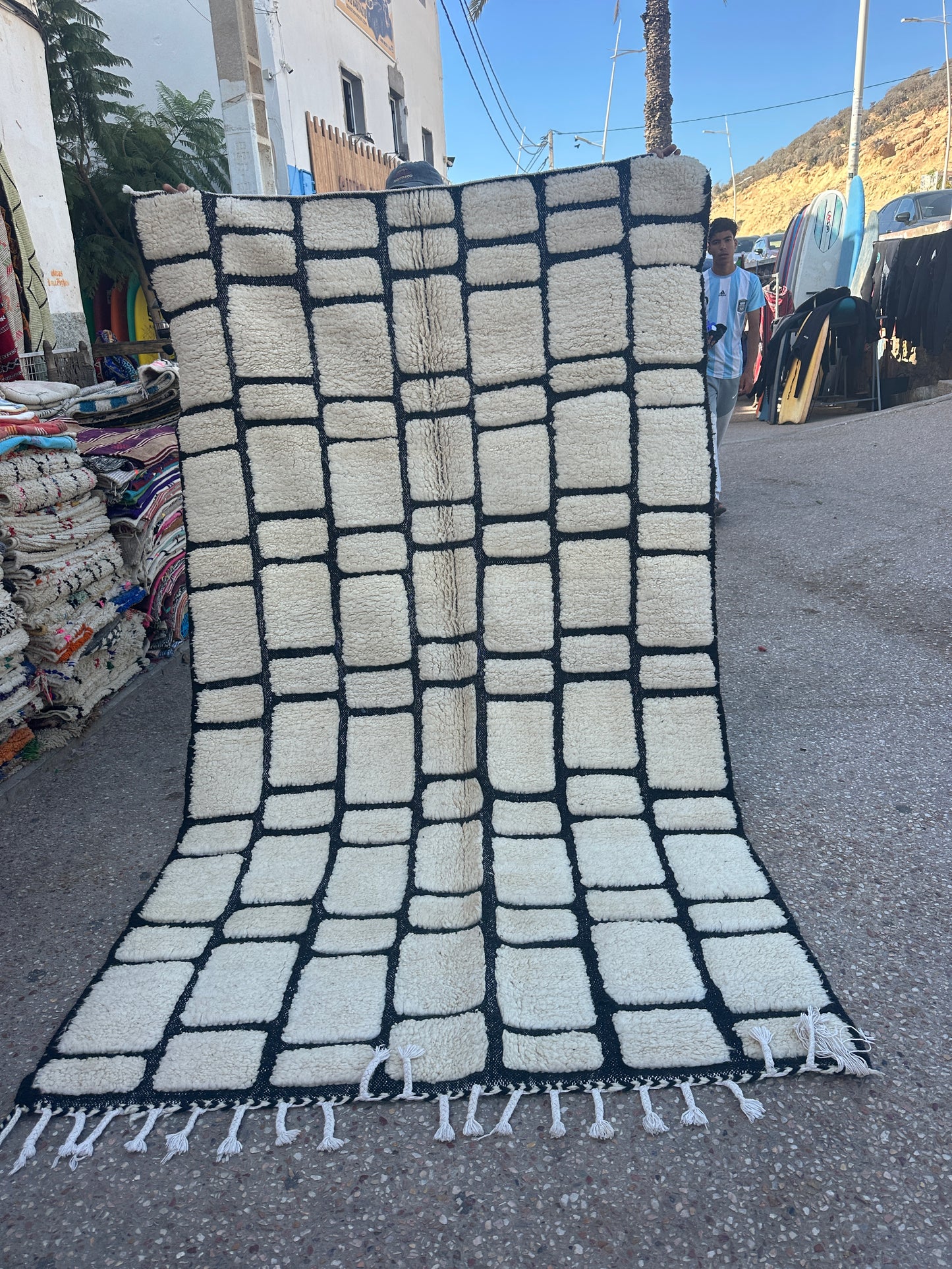 Beni Ouarain Rug size 250 x 150 cm || 8.2 x 4.92 ft