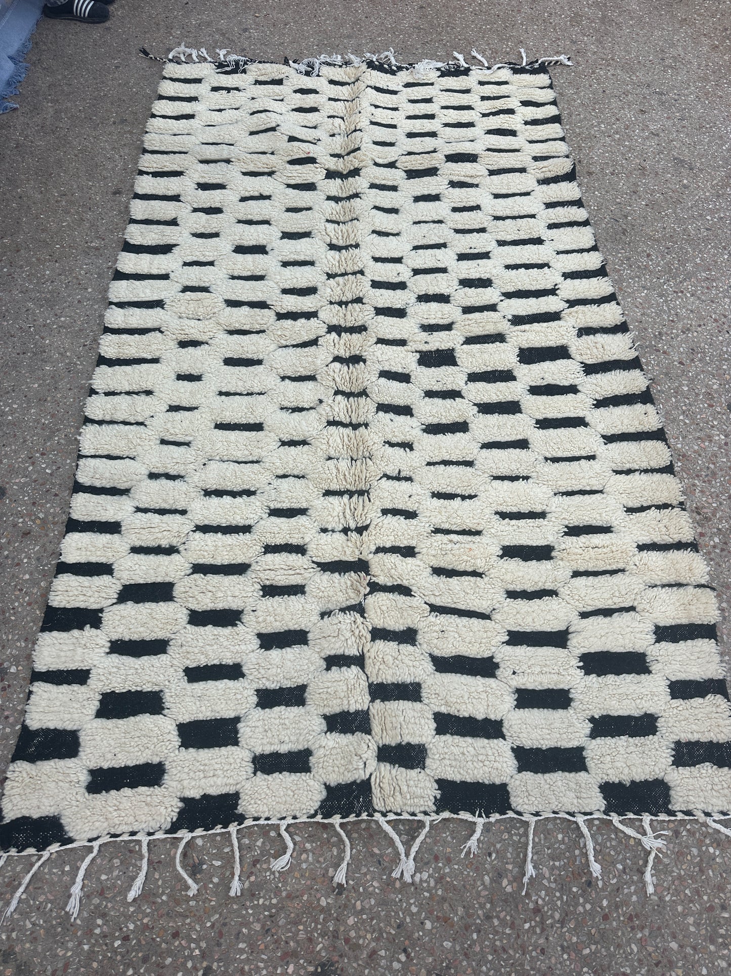 Beni Ouarain Rug size 250 x 150 cm || 8.2 x 4.92 ft