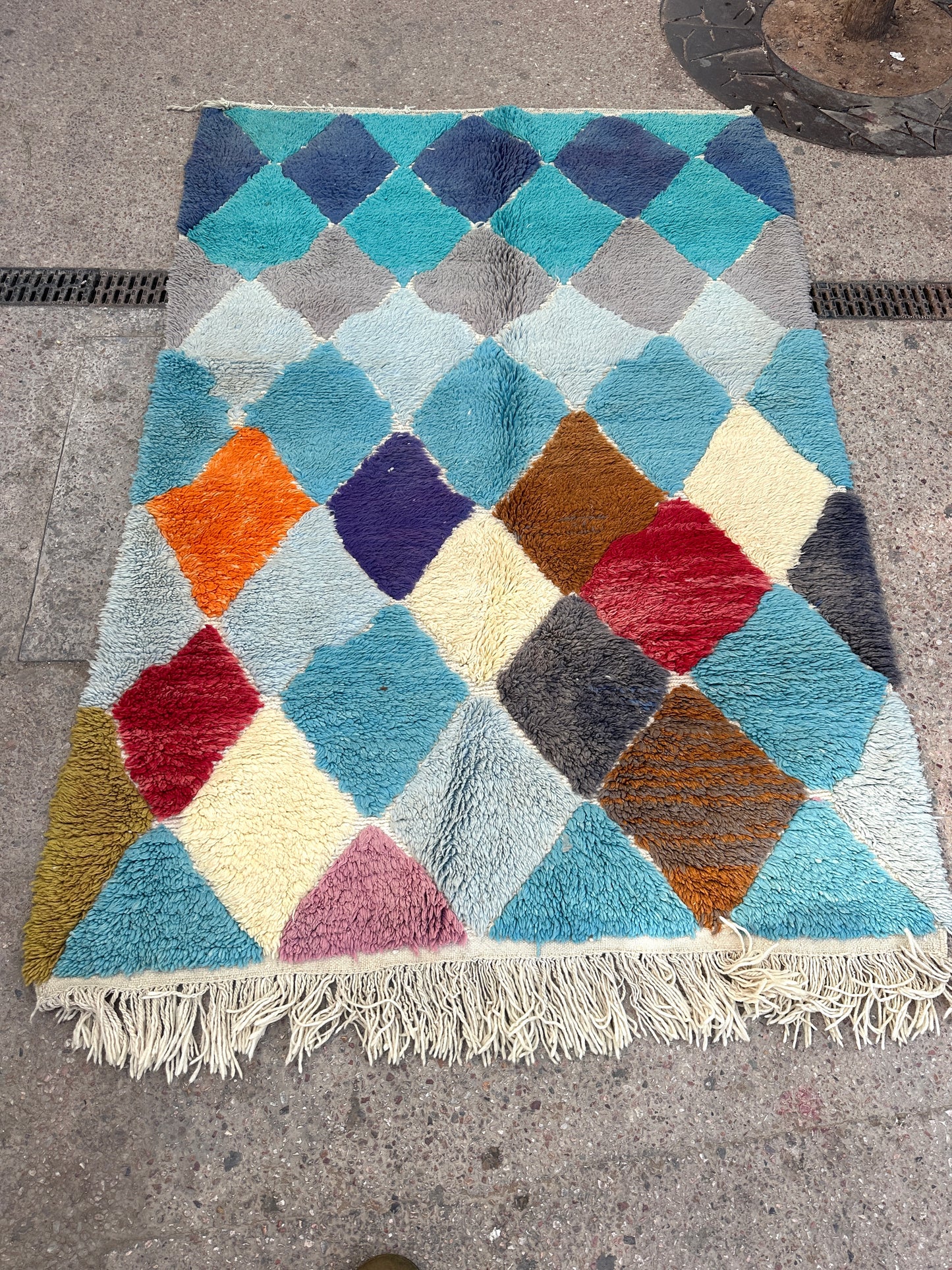 Handmade Azilal Rug, size 250 x 150 cm || 8.2 x 4.92 ft