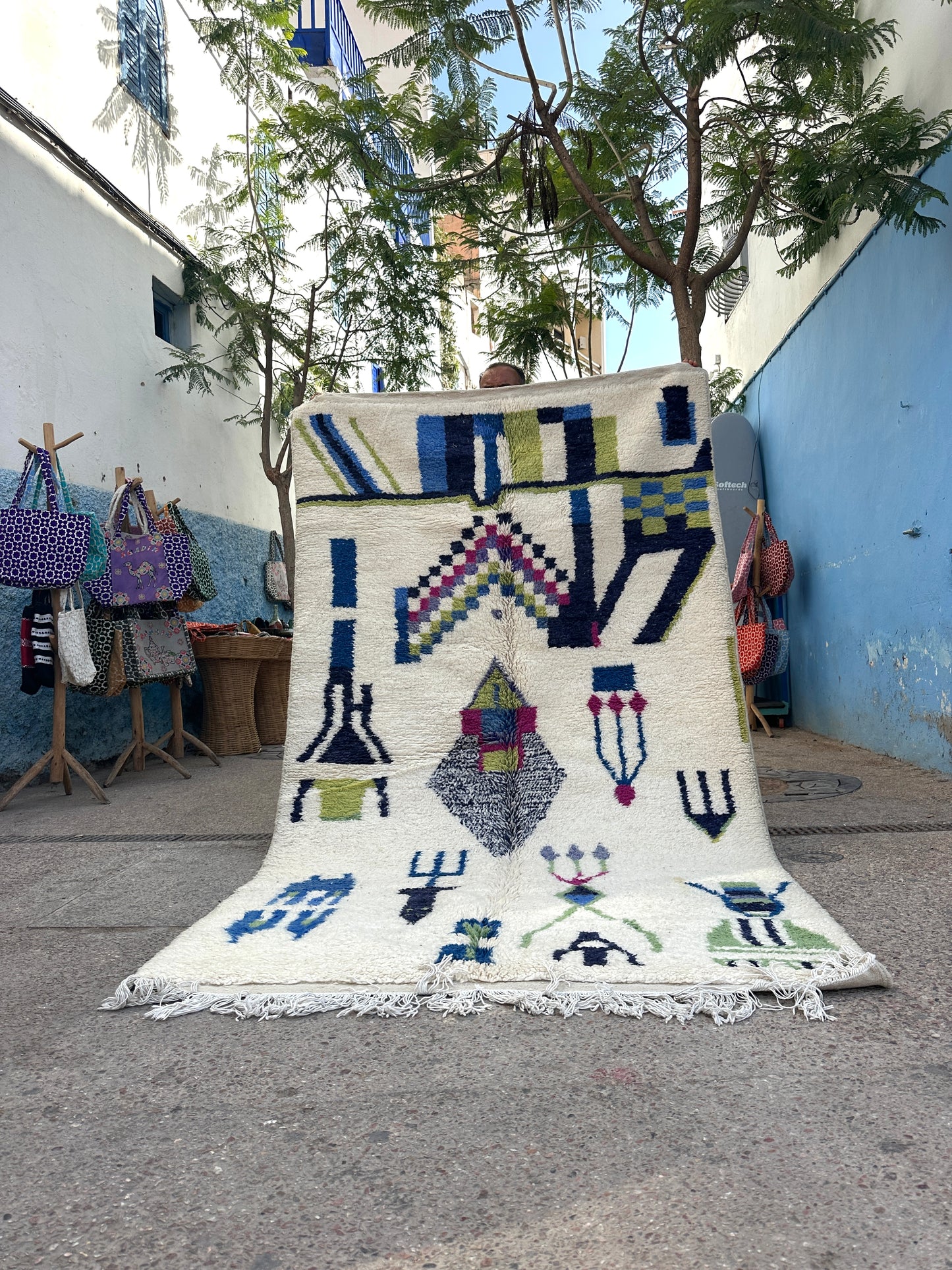 Handmade Beni Ouarain, size 250 x 150 cm || 8.2 x 4.92 ft