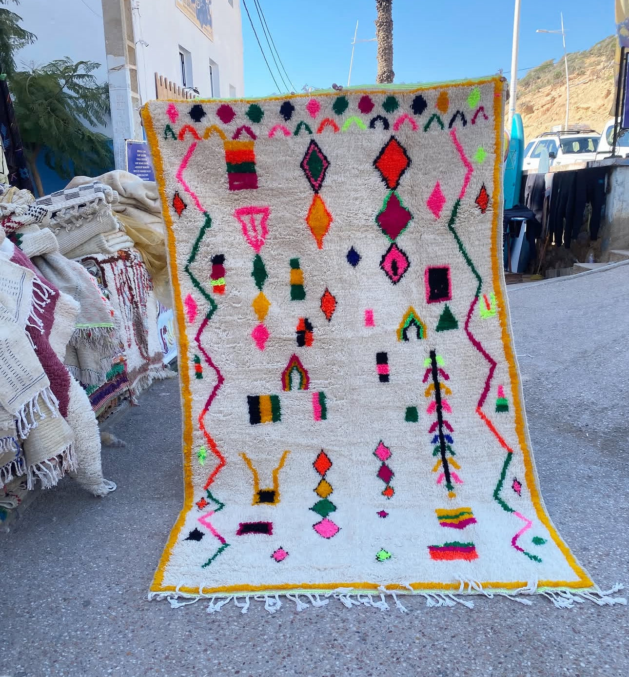 Handmade Azilal Rug, size 250 x 150 cm || 8.2 x 4.92 ft