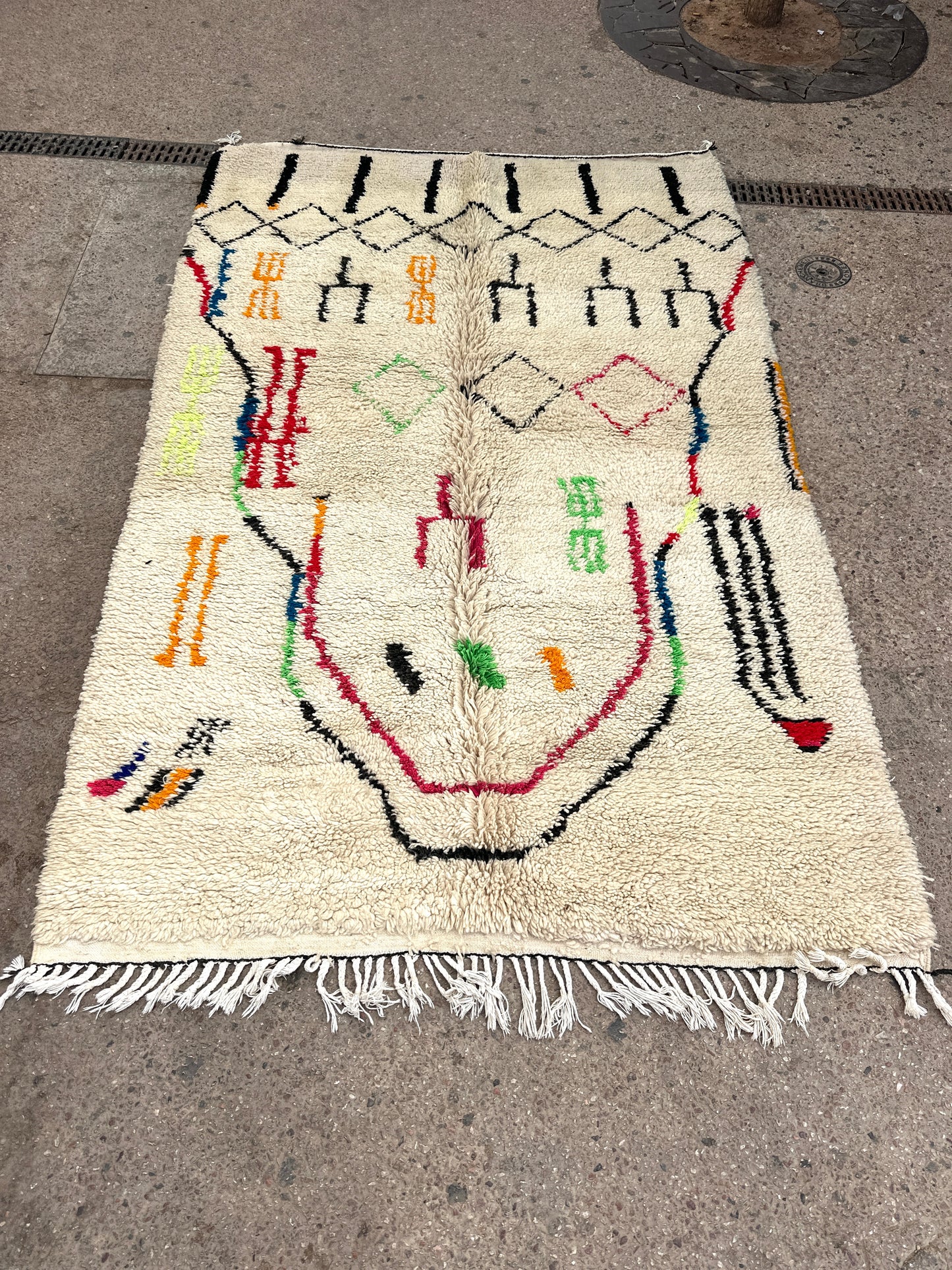 Handmade Beni Ouarain, size 250 x 150 cm || 8.2 x 4.92 ft