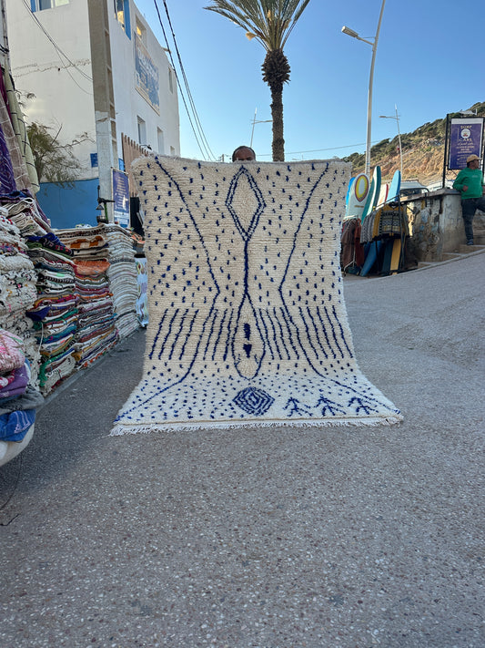 Handmade Azilal Rug, size 250 x 150 cm || 8.2 x 4.92 ft