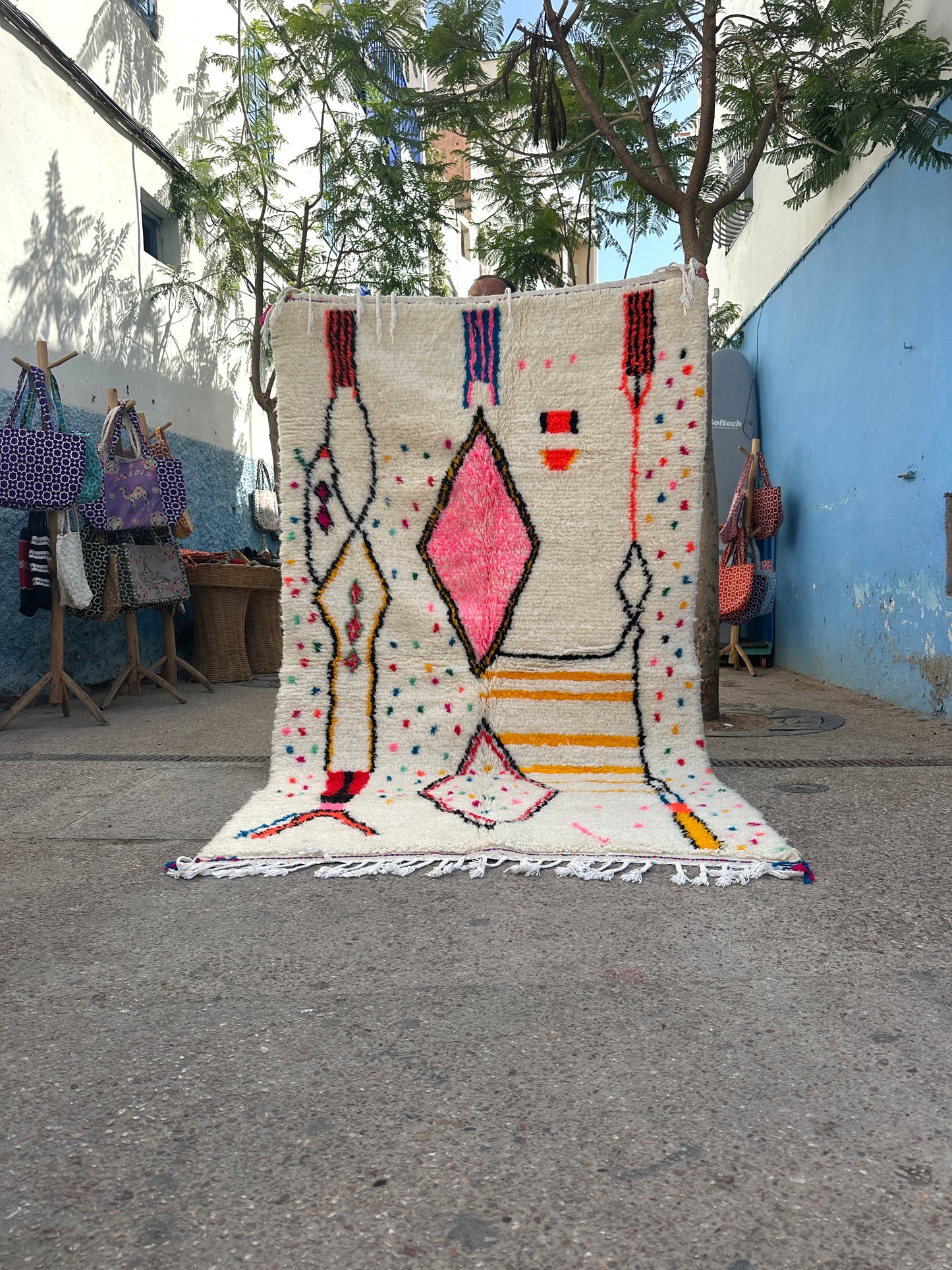 Handmade Azilal Rug, size 250 x 150 cm || 8.2 x 4.92 ft