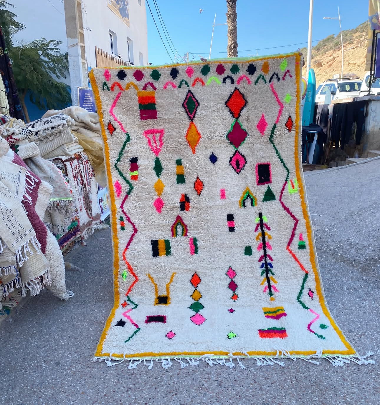 Handmade Azilal Rug, size 250 x 150 cm || 8.2 x 4.92 ft