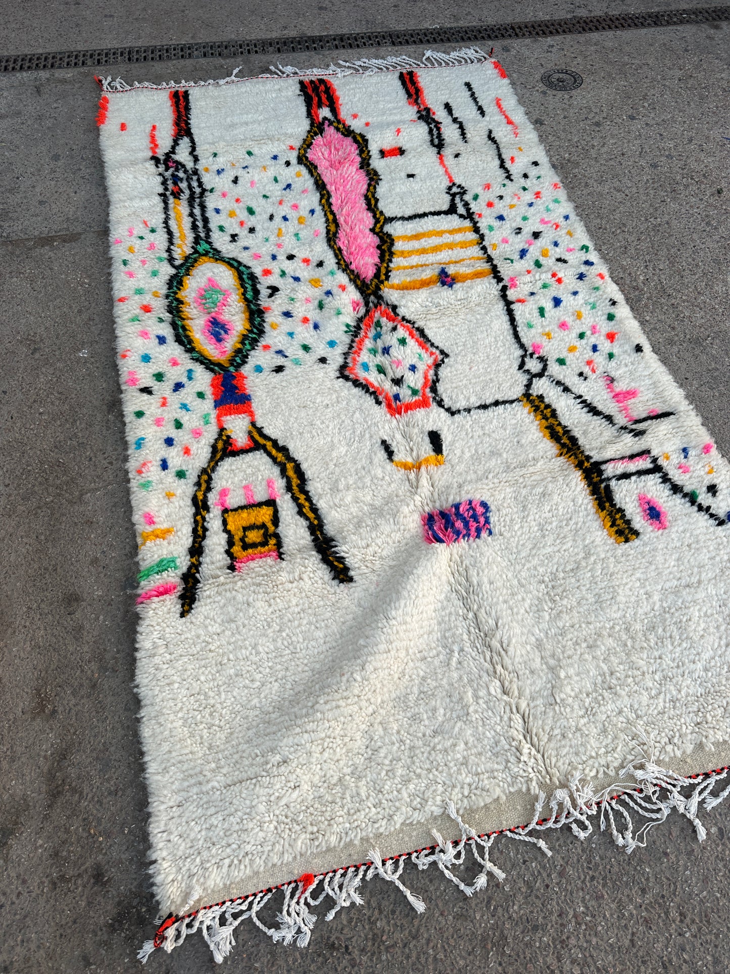 Handmade Azilal Rug, size 250 x 150 cm || 8.2 x 4.92 ft