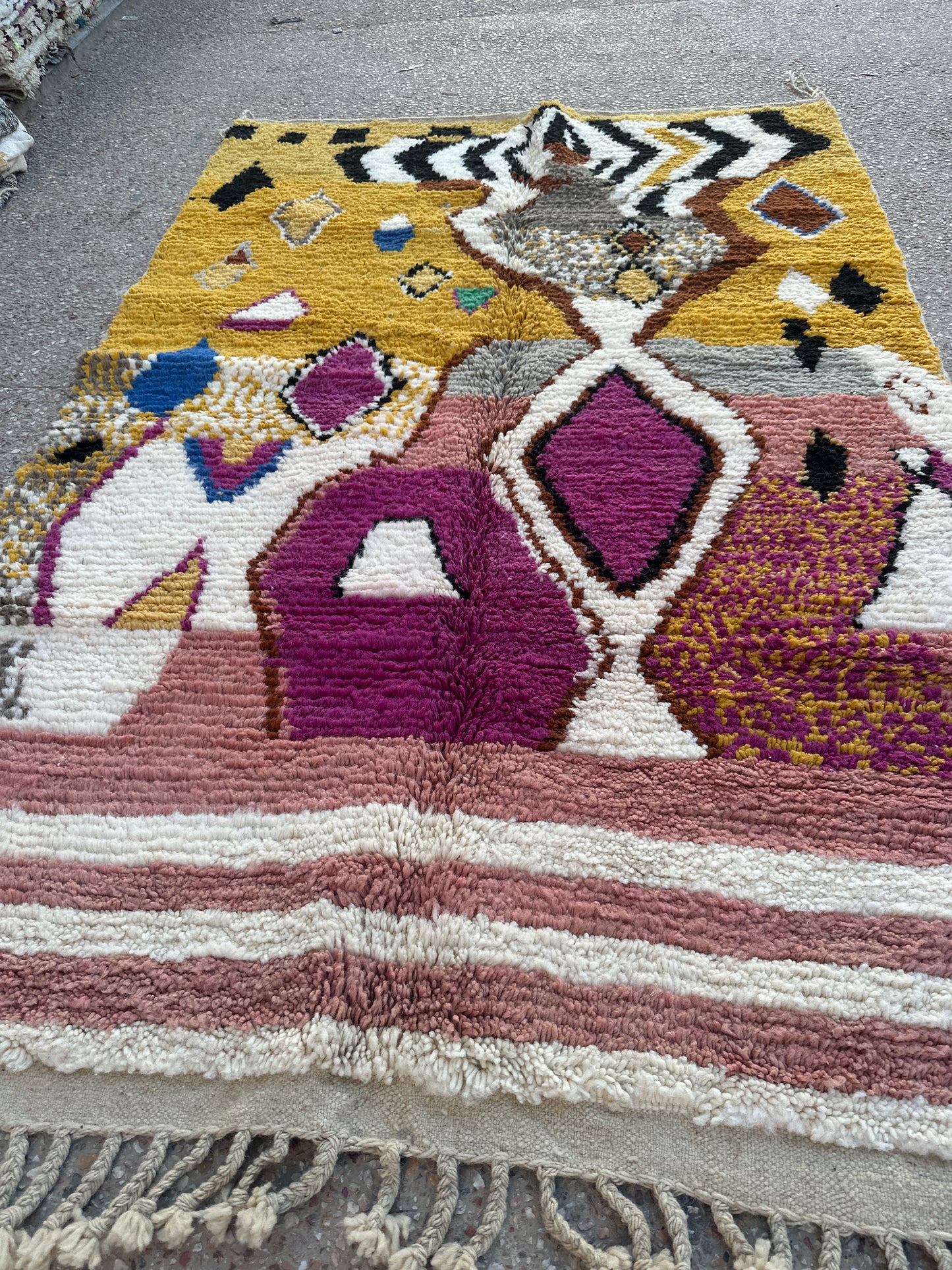 Handmade Azilal Rug, size 250 x 150 cm || 8.2 x 4.92 ft