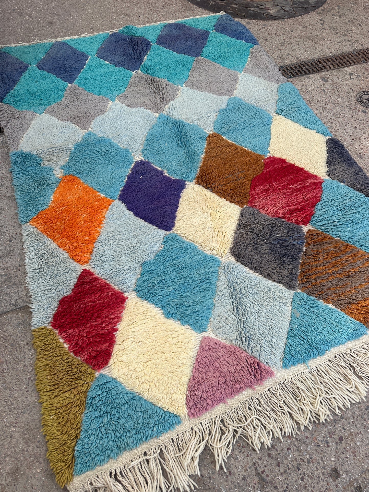 Handmade Azilal Rug, size 250 x 150 cm || 8.2 x 4.92 ft