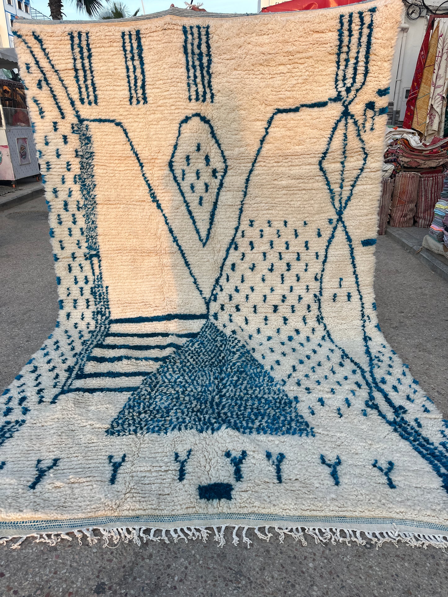 Handmade Azilal Rug, size 300 x 200 cm || 9.84 x 6.56 ft