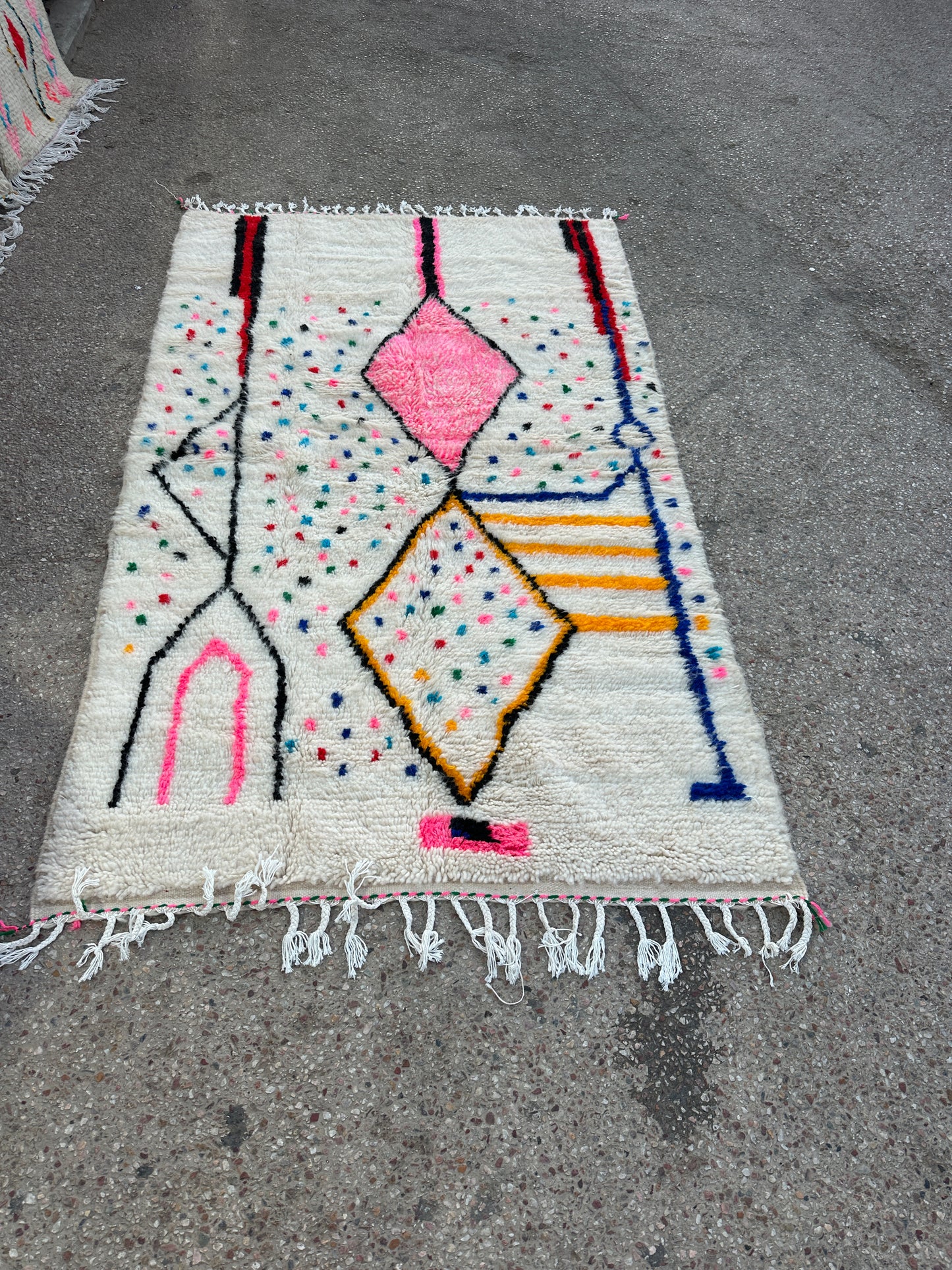 Handmade Azilal Rug, size 250 x 150 cm || 8.2 x 4.92 ft