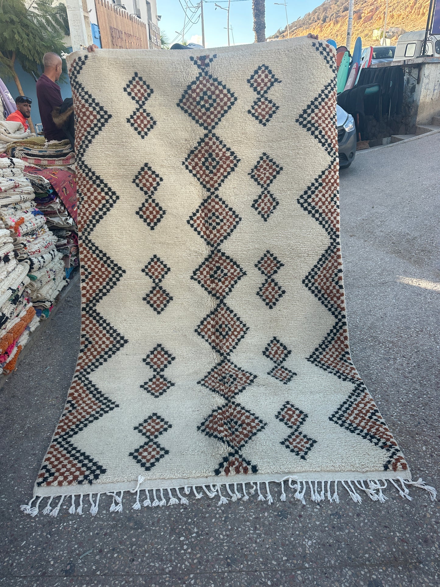 Beni Ouarain Rug size 250 x 150 cm || 8.2 x 4.92 ft