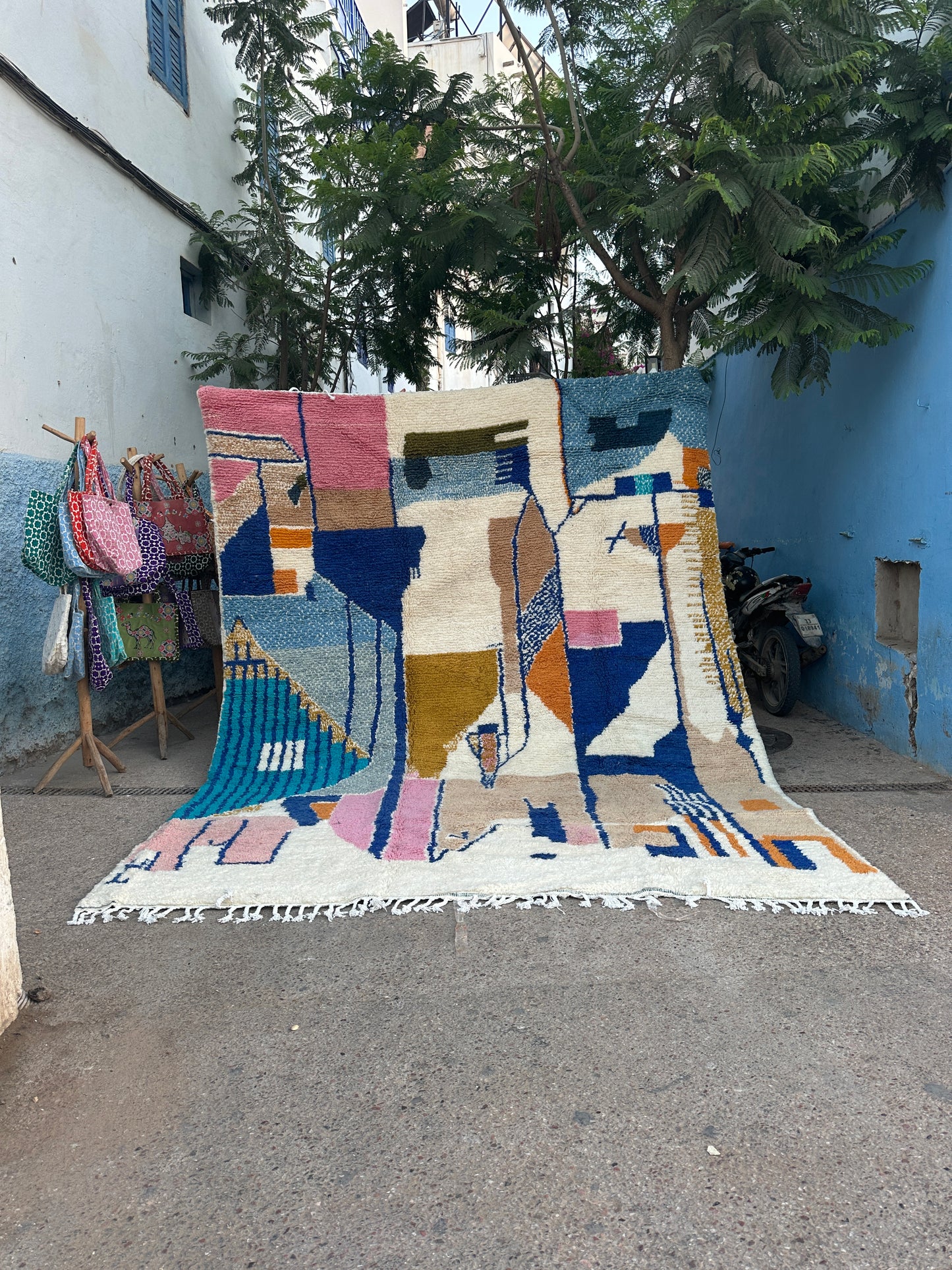 Handmade Beni Ouarain, size 350 x 250 cm ||