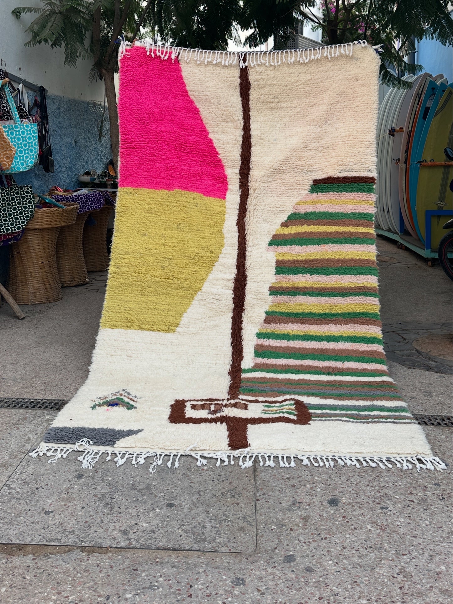 Handmade Azilal Rug, size 250 x 150 cm || 8.2 x 4.92 ft