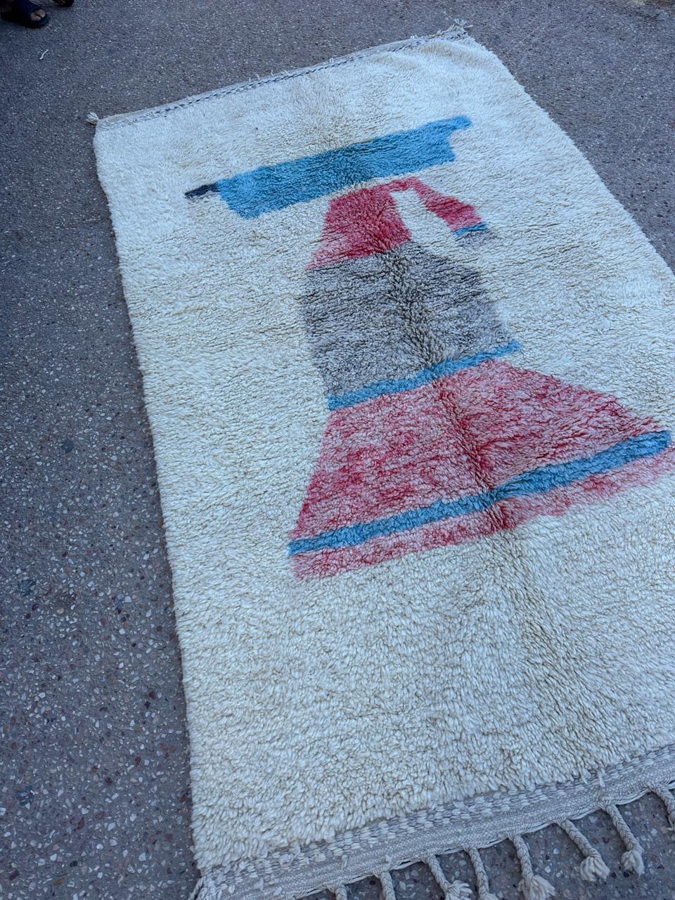 Handmade Azilal Rug, size 250 x 150 cm || 8.2 x 4.92 ft