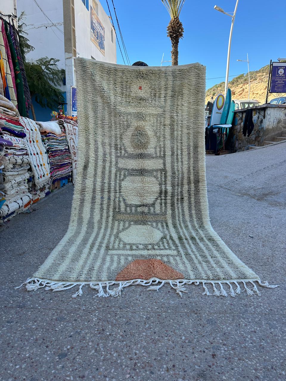 Handmade Azilal Rug, size 250 x 150 cm || 8.2 x 4.92 ft