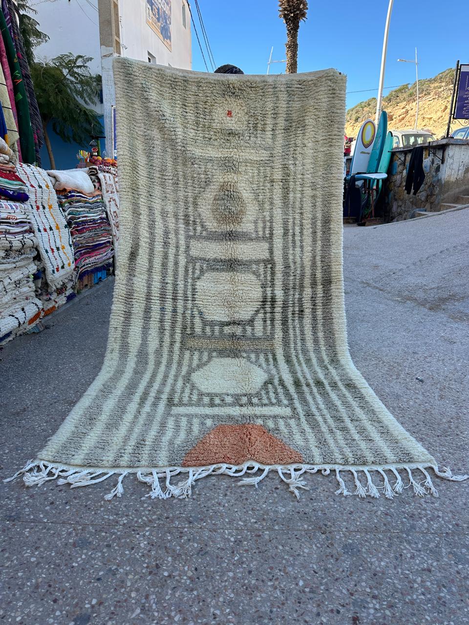 Handmade Azilal Rug, size 250 x 150 cm || 8.2 x 4.92 ft