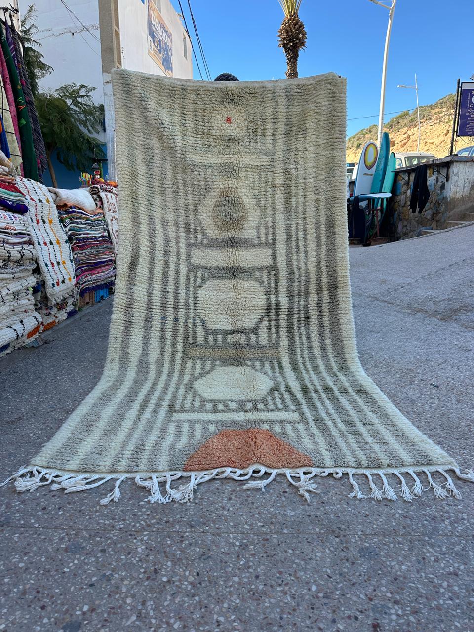Handmade Azilal Rug, size 250 x 150 cm || 8.2 x 4.92 ft
