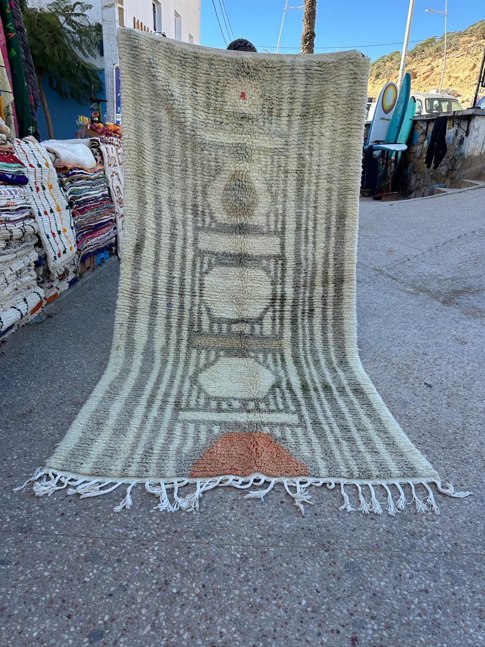 Handmade Azilal Rug, size 250 x 150 cm || 8.2 x 4.92 ft