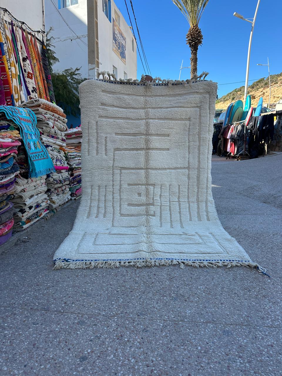 Beni Ouarain Rug size 250 x 150 cm || 8.2 x 4.92 ft