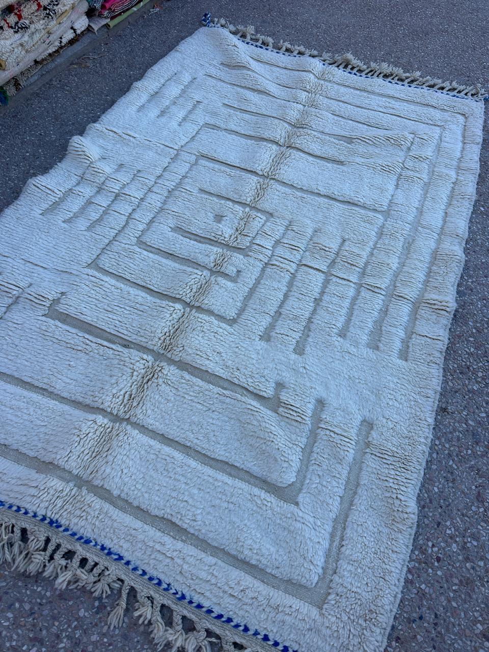 Beni Ouarain Rug size 250 x 150 cm || 8.2 x 4.92 ft