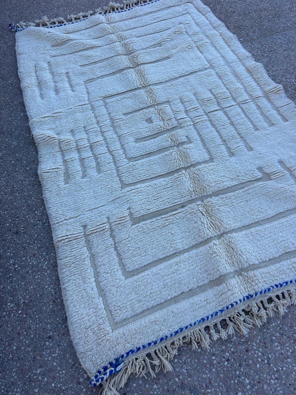 Beni Ouarain Rug size 250 x 150 cm || 8.2 x 4.92 ft
