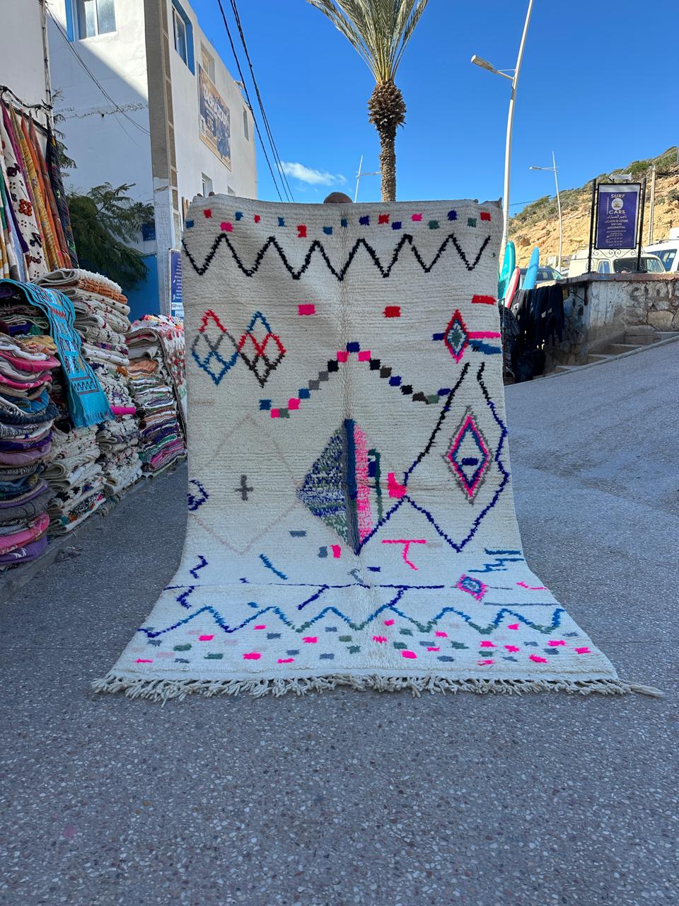Handmade Azilal Rug, size 250 x 150 cm || 8.2 x 4.92 ft