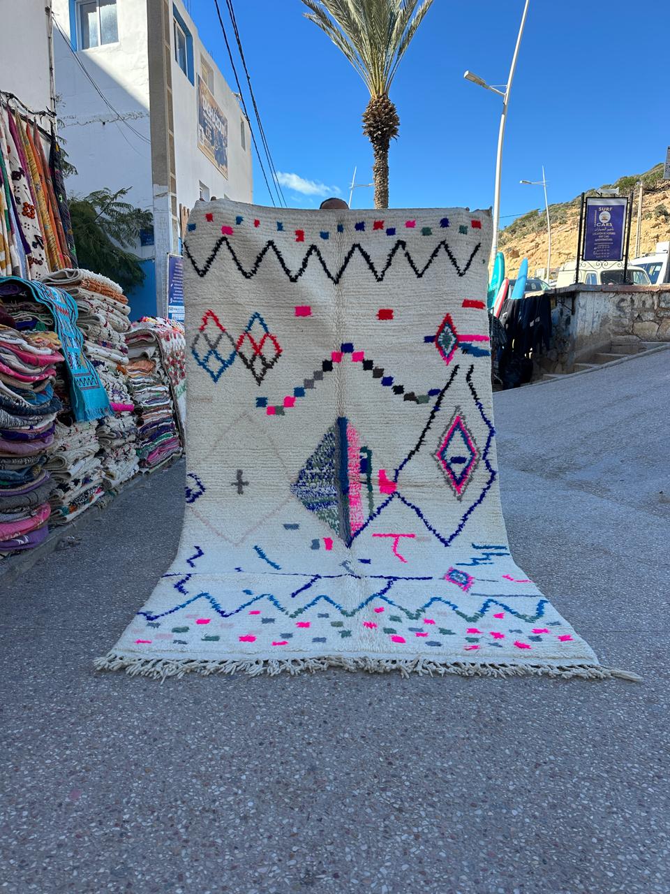 Handmade Azilal Rug, size 250 x 150 cm || 8.2 x 4.92 ft