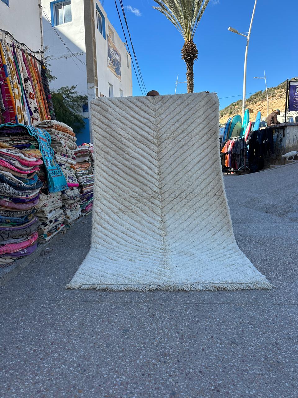 Beni Ouarain Rug size 250 x 150 cm || 8.2 x 4.92 ft