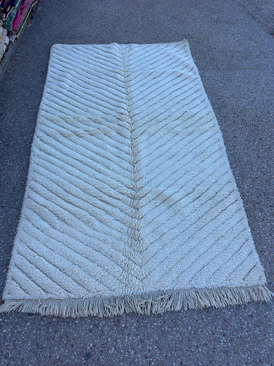 Beni Ouarain Rug size 250 x 150 cm || 8.2 x 4.92 ft