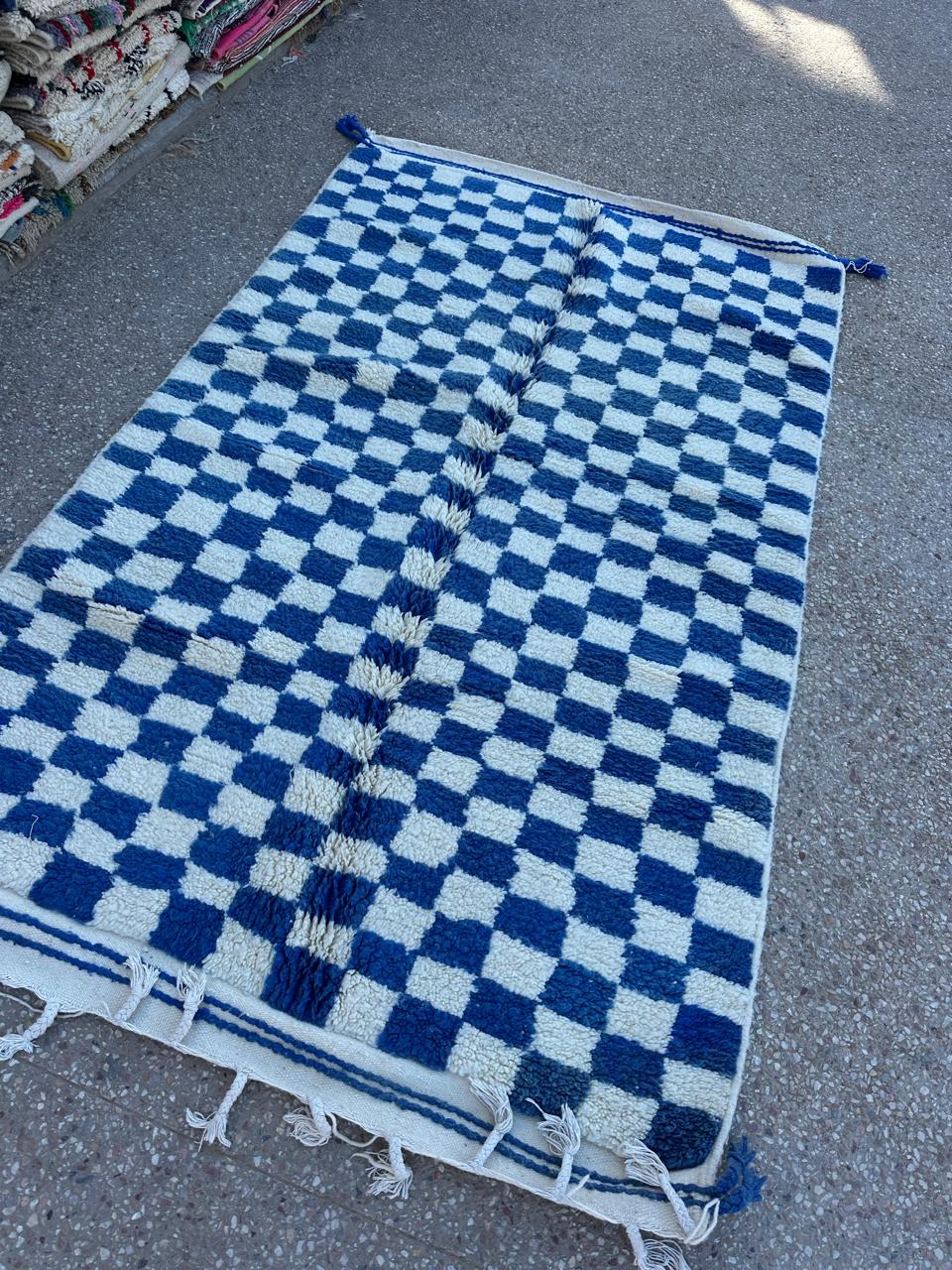 Handmade Azilal Rug, size 250 x 150 cm || 8.2 x 4.92 ft