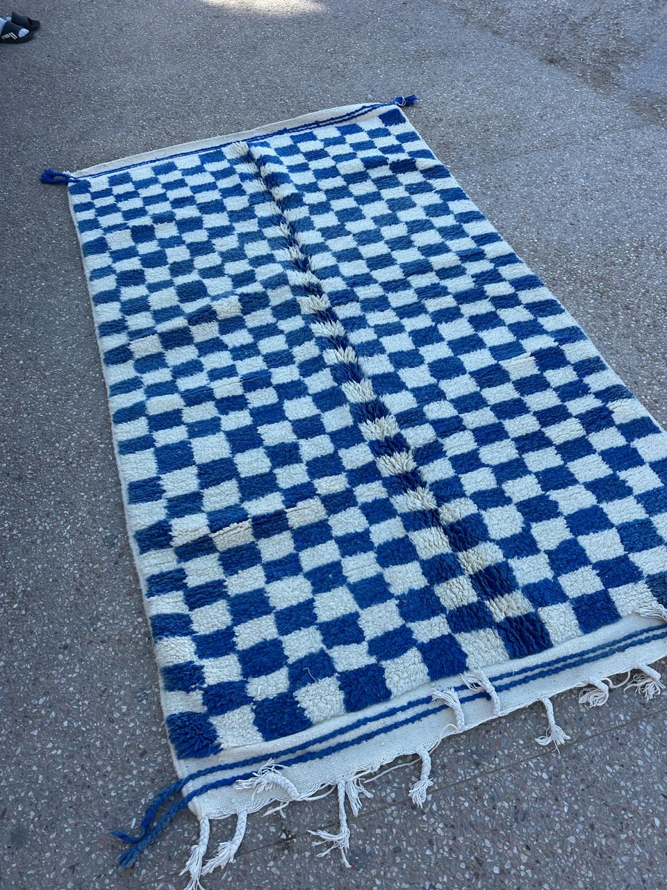 Handmade Azilal Rug, size 250 x 150 cm || 8.2 x 4.92 ft