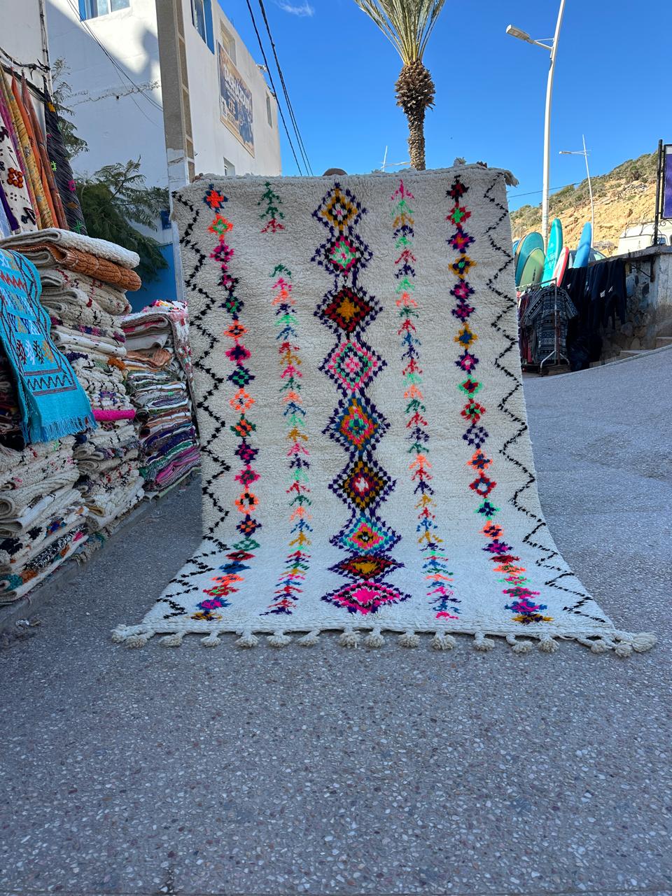 Handmade Azilal Rug, size 250 x 150 cm || 8.2 x 4.92 ft