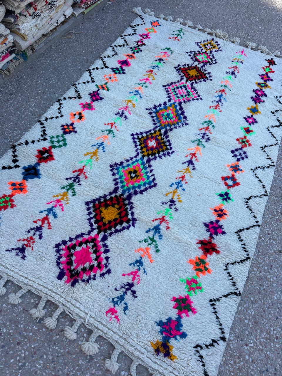 Handmade Azilal Rug, size 250 x 150 cm || 8.2 x 4.92 ft