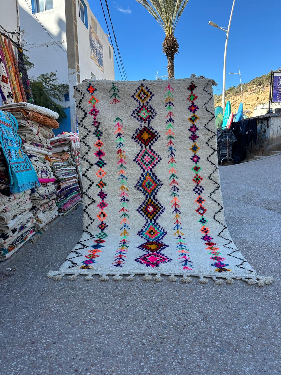 Handmade Azilal Rug, size 250 x 150 cm || 8.2 x 4.92 ft