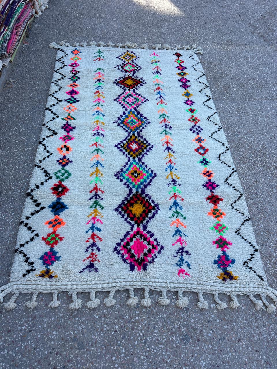 Handmade Azilal Rug, size 250 x 150 cm || 8.2 x 4.92 ft
