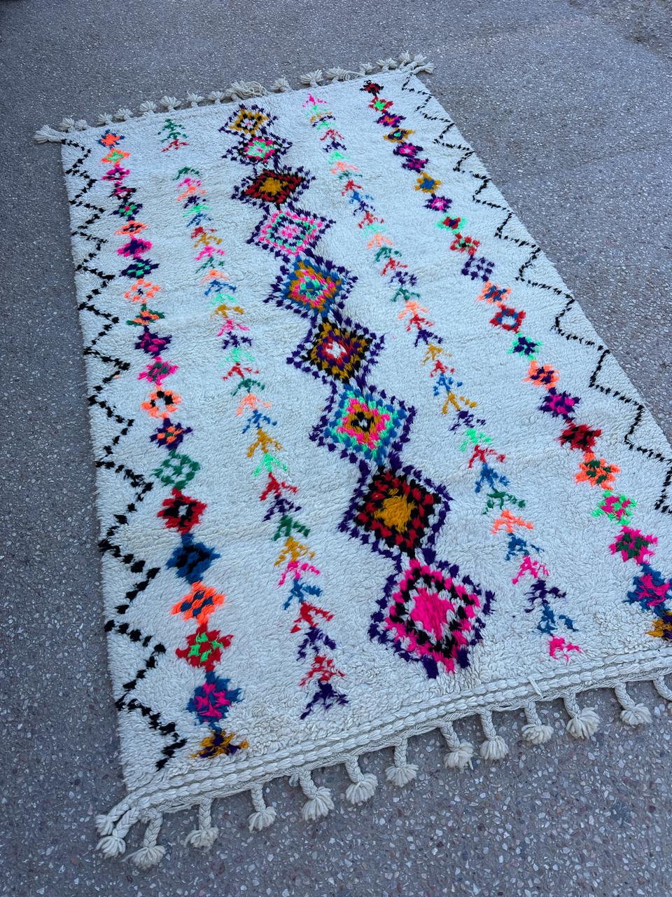 Handmade Azilal Rug, size 250 x 150 cm || 8.2 x 4.92 ft