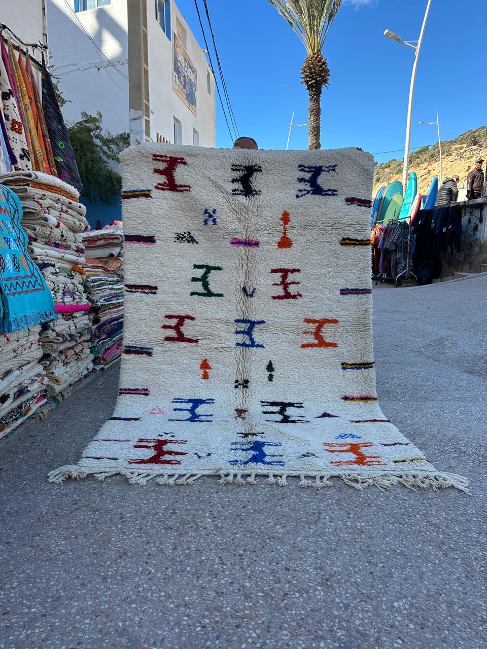 Handmade Beni Ouarain, size 250 x 150 cm || 8.2 x 4.92 ft