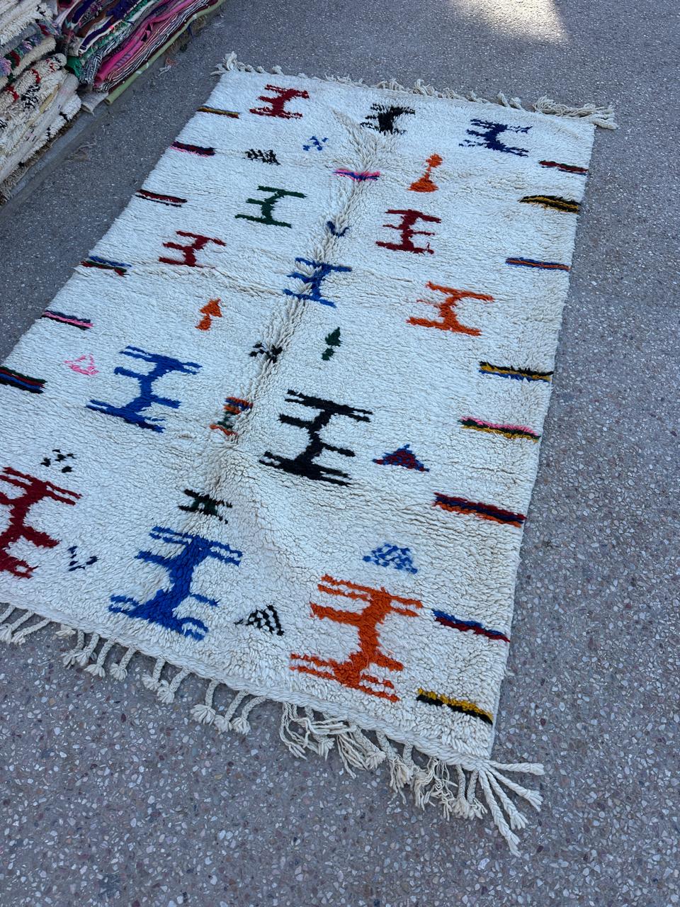 Handmade Beni Ouarain, size 250 x 150 cm || 8.2 x 4.92 ft