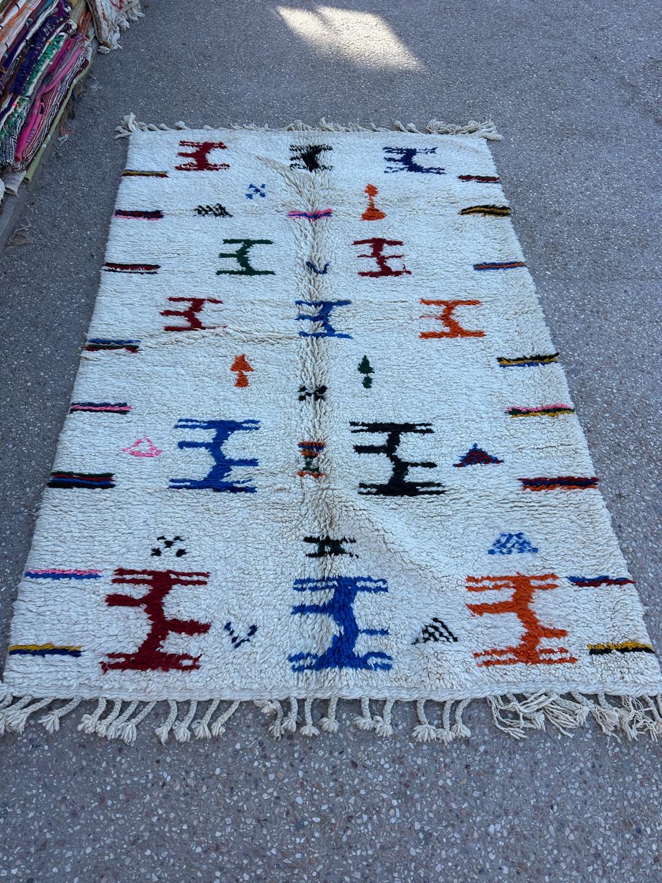Handmade Beni Ouarain, size 250 x 150 cm || 8.2 x 4.92 ft