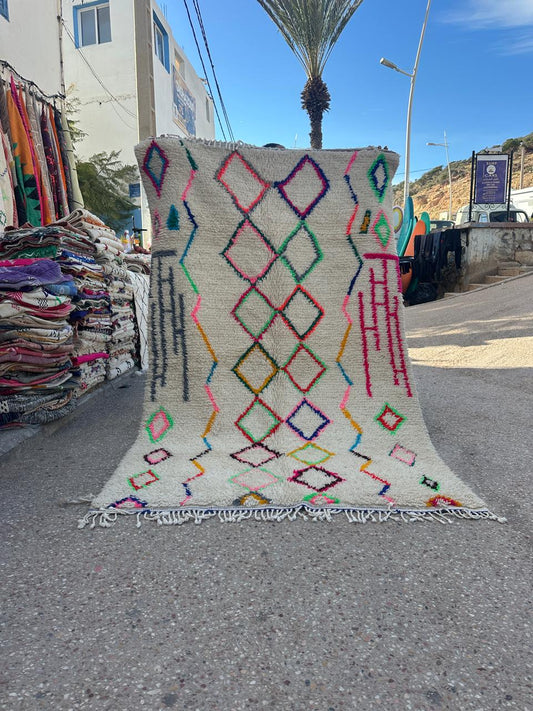 Handmade Azilal Rug, size 250 x 150 cm || 8.2 x 4.92 ft