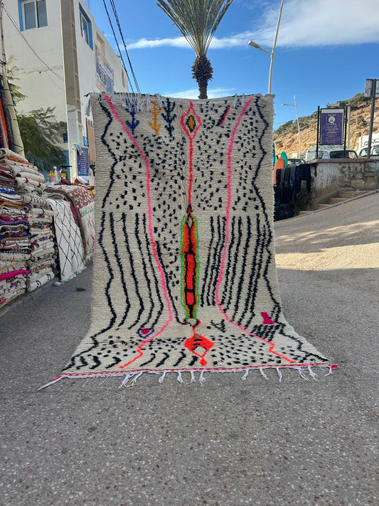 Handmade Azilal Rug, size 250 x 150 cm || 8.2 x 4.92 ft