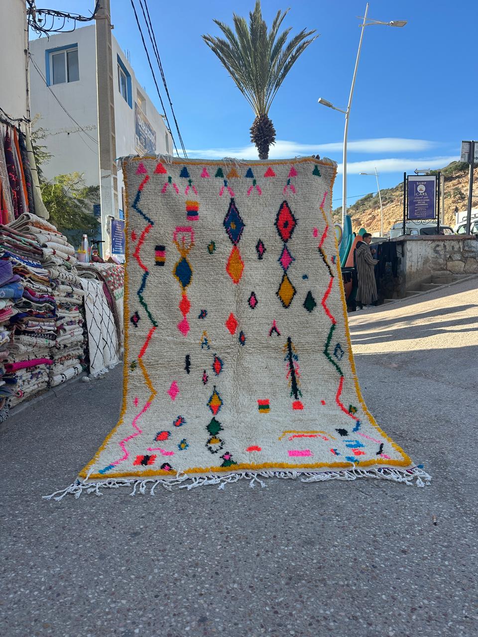 Handmade Azilal Rug, size 250 x 150 cm || 8.2 x 4.92 ft