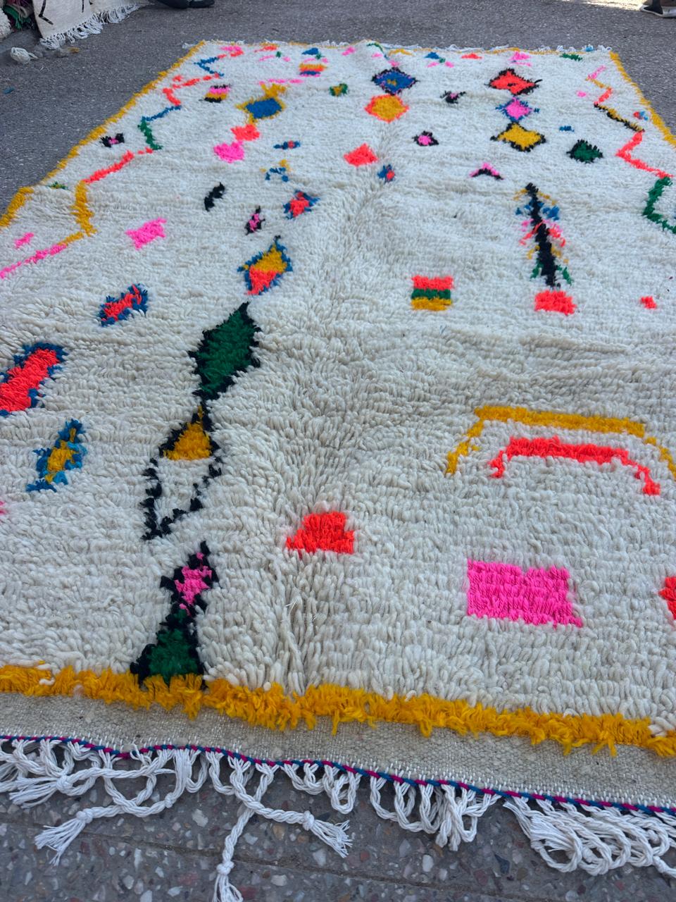 Handmade Azilal Rug, size 250 x 150 cm || 8.2 x 4.92 ft