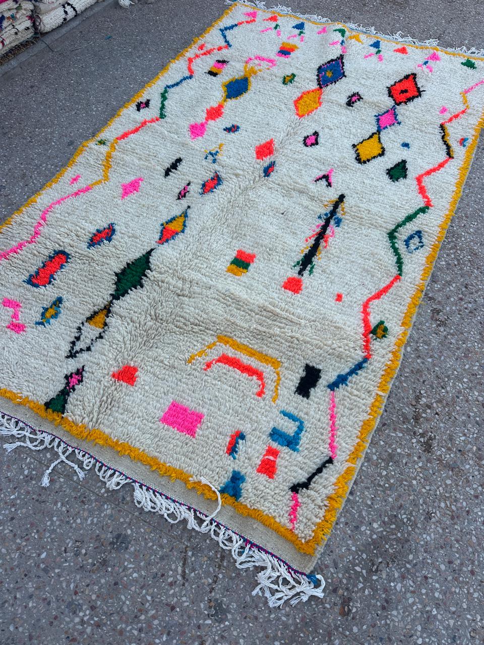 Handmade Azilal Rug, size 250 x 150 cm || 8.2 x 4.92 ft
