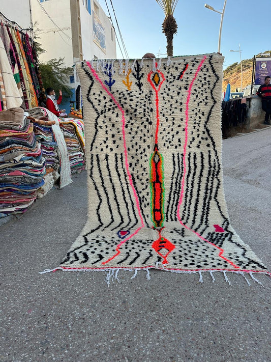 Handmade Azilal Rug, size 250 x 150 cm || 8.2 x 4.92 ft