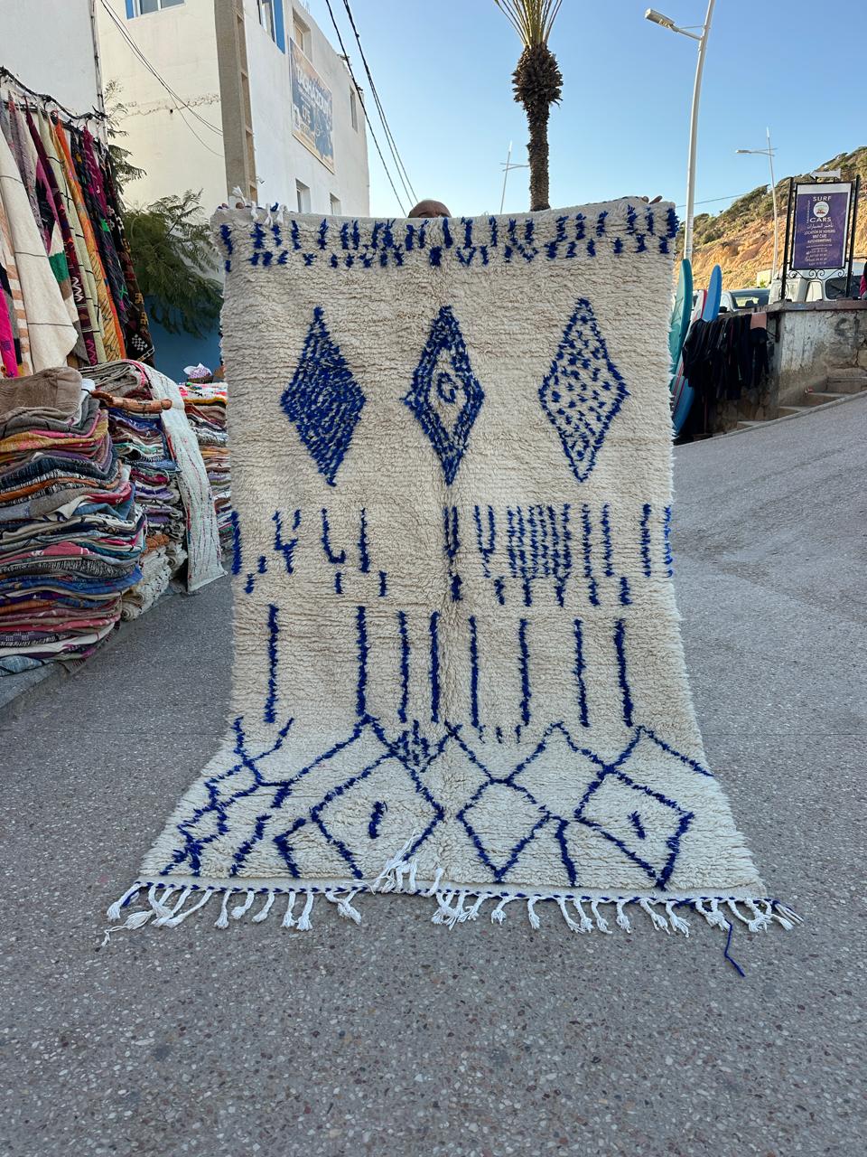 Handmade Azilal Rug, size 250 x 150 cm || 8.2 x 4.92 ft