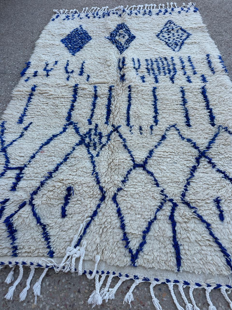 Handmade Azilal Rug, size 250 x 150 cm || 8.2 x 4.92 ft