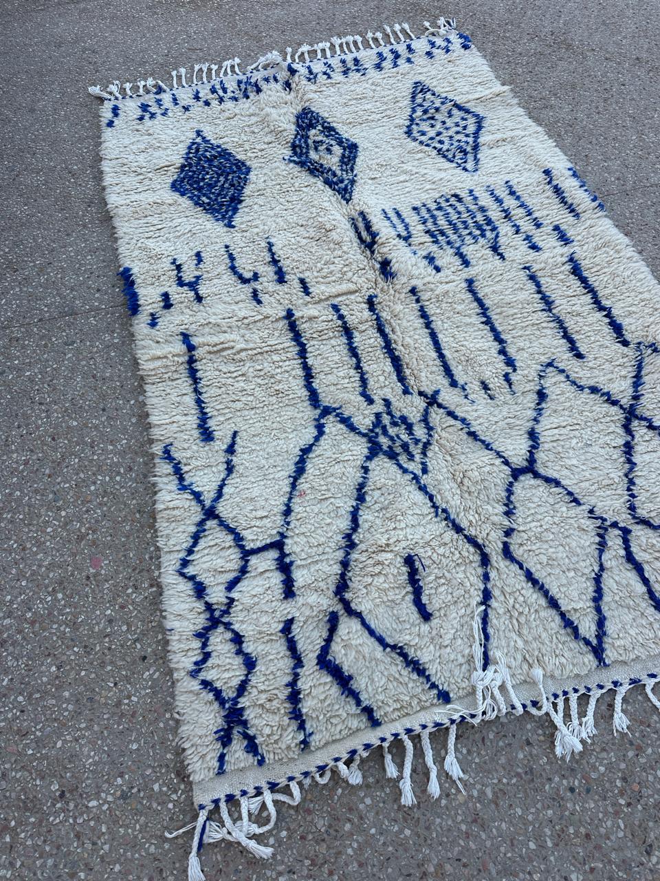 Handmade Azilal Rug, size 250 x 150 cm || 8.2 x 4.92 ft