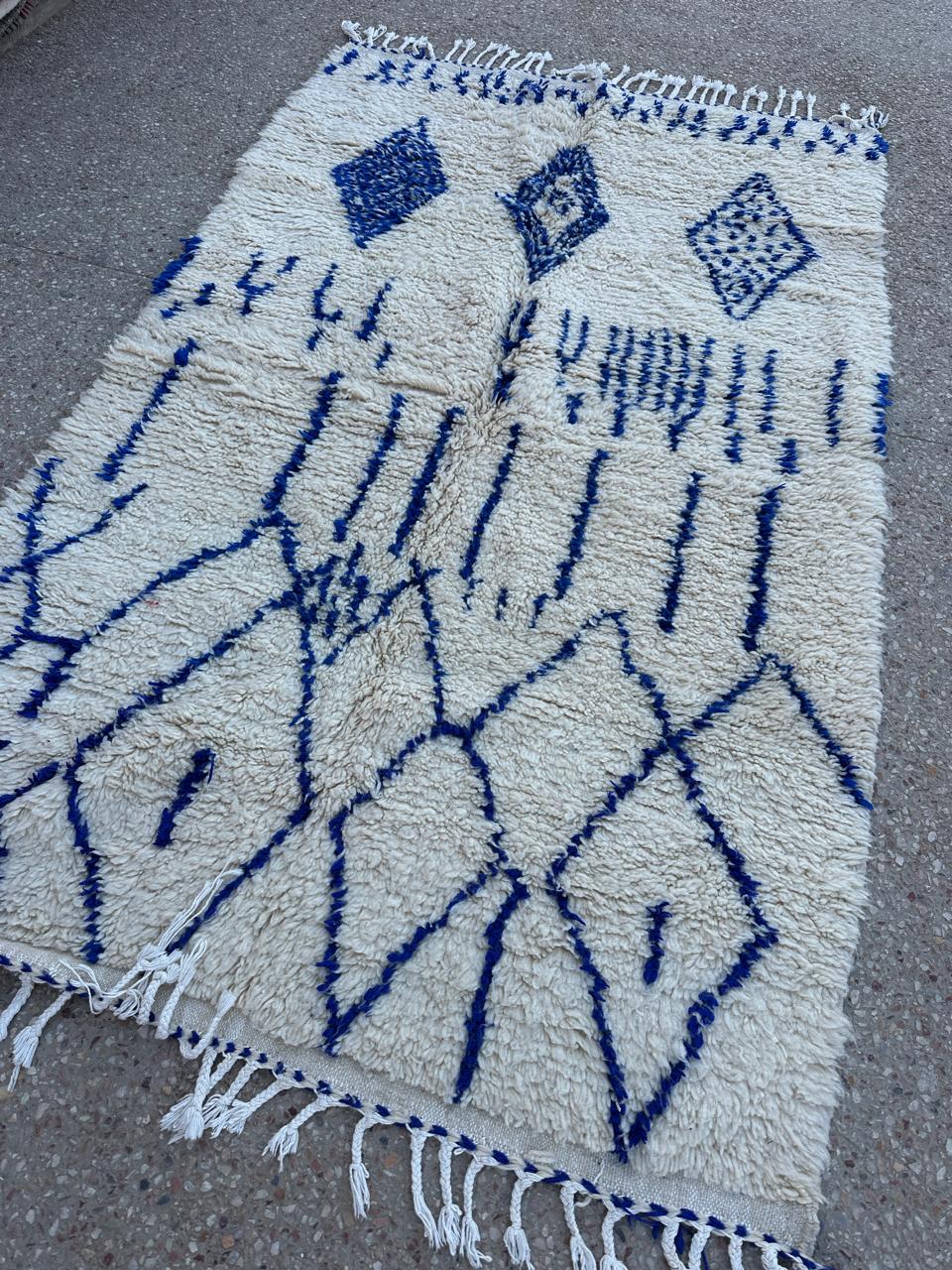 Handmade Azilal Rug, size 250 x 150 cm || 8.2 x 4.92 ft